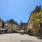 La Maison Valentin Au Coeur De La Cite Medievale Apartman